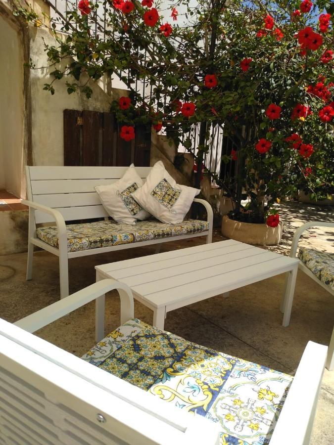 Casale Hibiscus Villa Santa Maria Del Focallo Exterior foto
