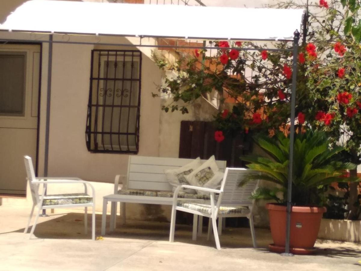 Casale Hibiscus Villa Santa Maria Del Focallo Exterior foto